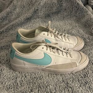 nike low blazer, size 7.5 women’s or 6 youth, worn once!! Perfect Condition!!